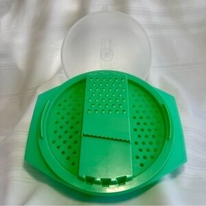 Tupperware Grater Bowl & Lid Vintage EUC Jadite Green 3 pc set Made in USA‎